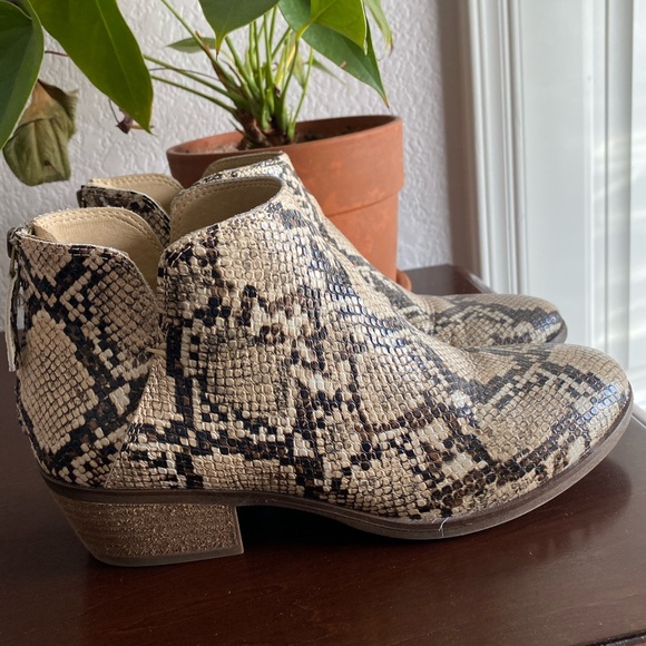 Michael Shannon Shoes - Women’s Ankle Bootie size 8.5